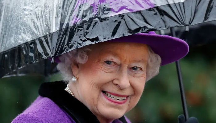 Queen Elizabeth did not like aides holding her umbrella: Here's Why