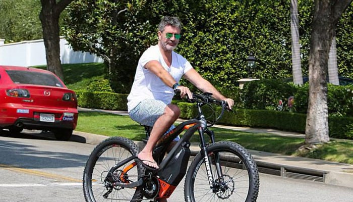 Simon Cowell putting his life at risk by riding bike without helmet: ‘Officially nuts’