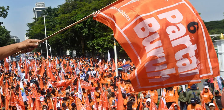 Indonesian workers protest against president's job decree