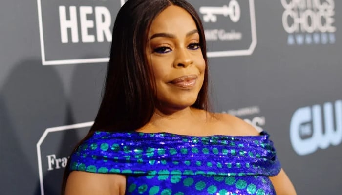 Niecy Nash Jokes Her Mother Thought She Wasn T A Good Dramatic Actress In Critics Choice