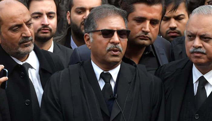 If govt bans PTI, Supreme Court will nullify decision within 24 hours: Senator Ali Zafar