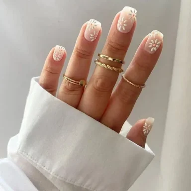 daisy art nails 1 384x384 1