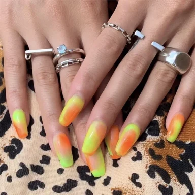 fluorescent nail art 384x384 1