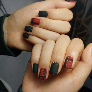 gingham nails 1 384x384 1