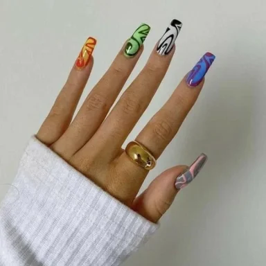wiggle nail art 384x384 1