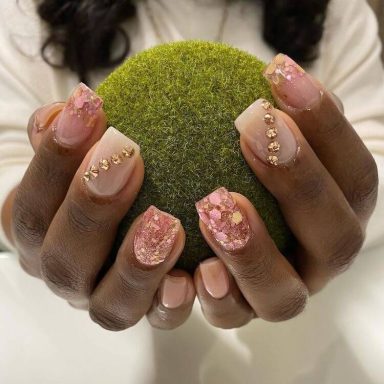 nude rhinestones short nails 384x384 1