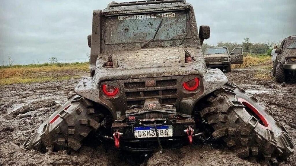 Exploring Off-Road Trails: Digital Gadgets Every Off-Roader Needs 08056