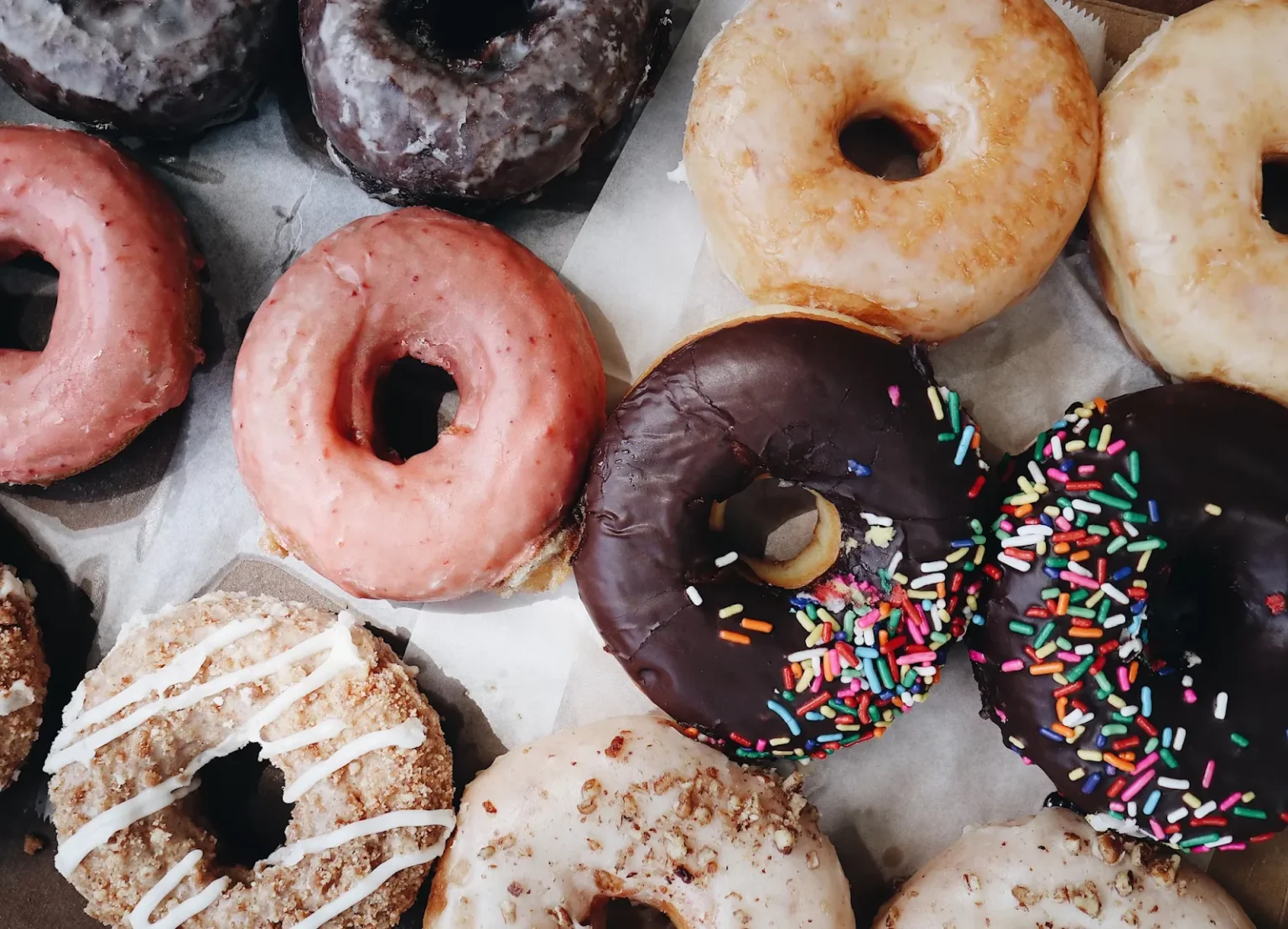 Crafting the Perfect First Impression: The Art of Cake Box Customization