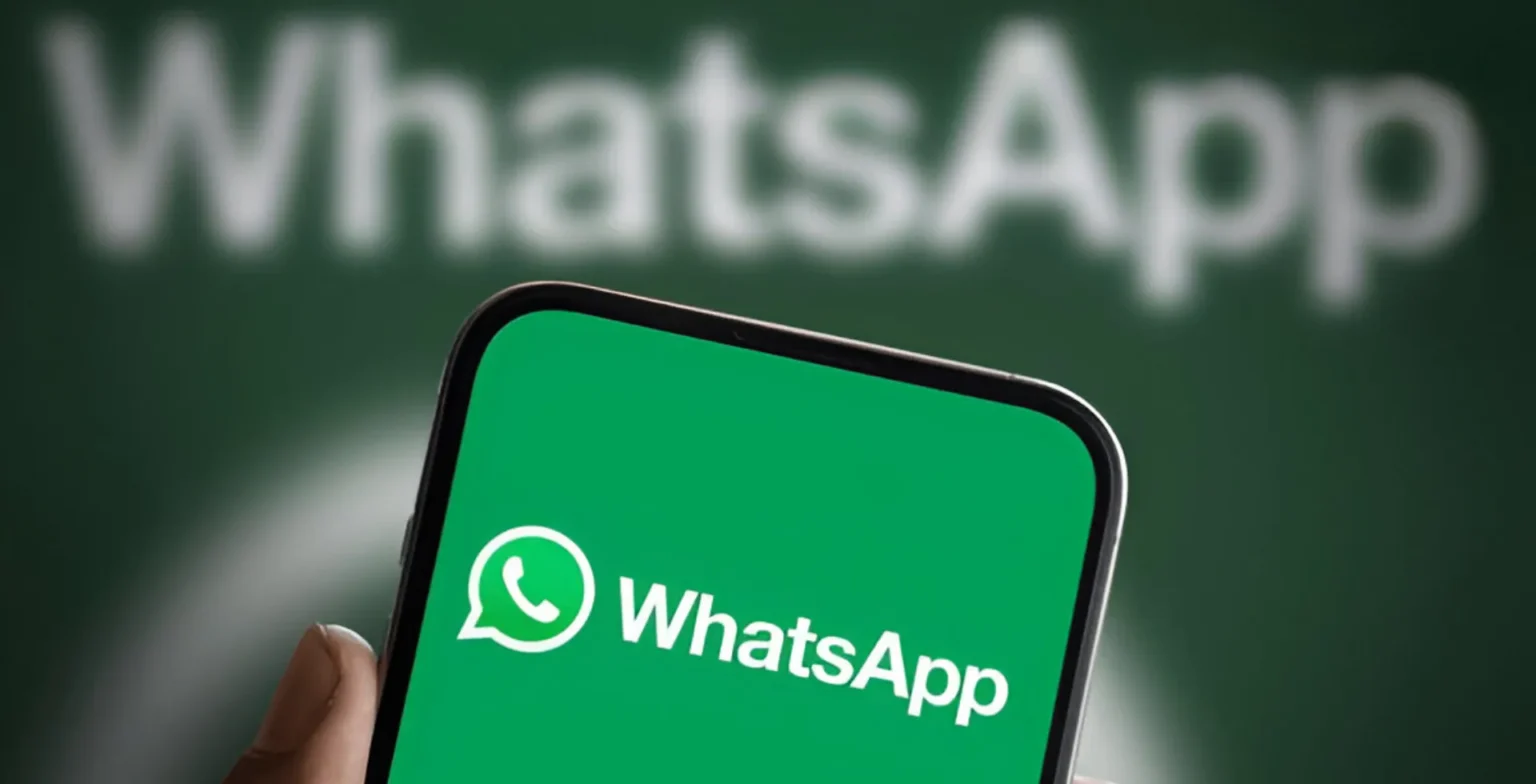 whatsapp rolls out update for chat bar and emoji keyboard