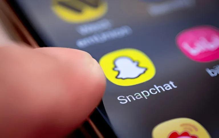 why is my snapchat display name not changing for others