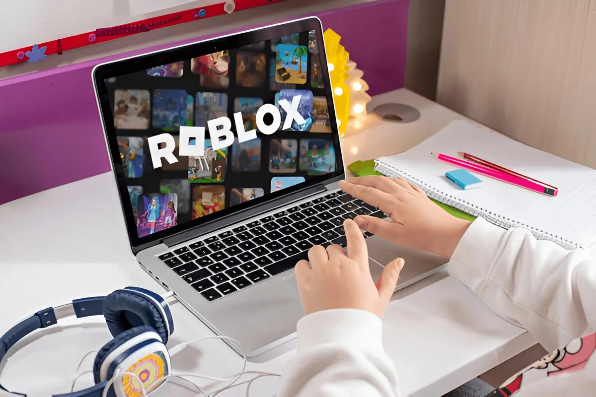 how to enable voice chat in roblox
