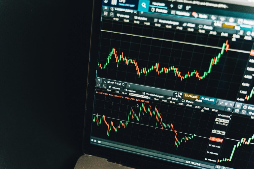 how do trading tools and instruments differ between professional and institutional users
