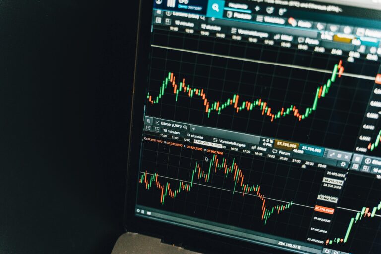 how do trading tools and instruments differ between professional and institutional users