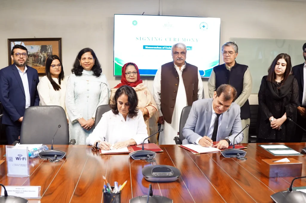 the aga khan university and government of punjab agree to partner to strengthen punjabs nursing workforce