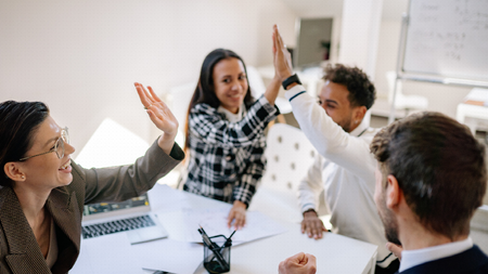 How Peer-to-Peer Recognition Programs Improve Workplace Culture image